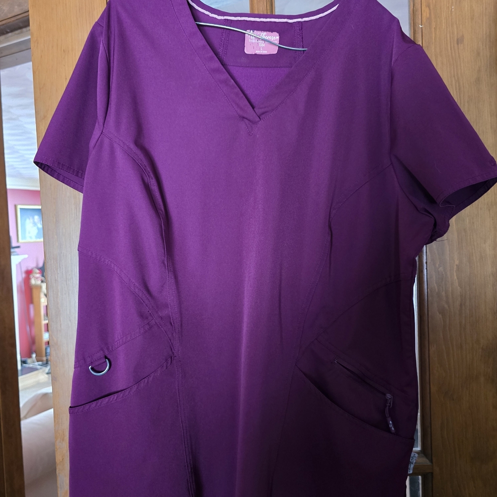 Ava Therese Large Wine Scrub Top